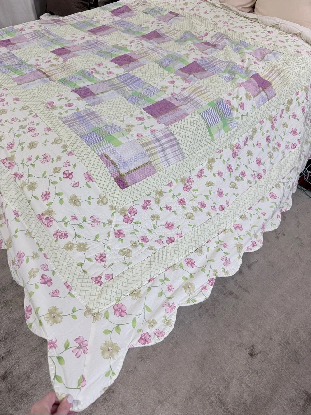 Patchwork Scallop Edge Quilt Purple Green Queen Lightweight